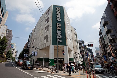 ハンズの看板・ロゴが写った店舗写真