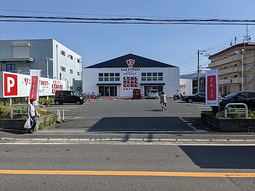セカンドストリートの看板・ロゴが写った店舗写真