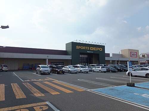 スポーツデポの看板・ロゴが写った店舗写真