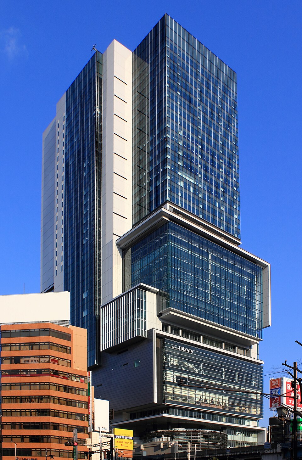 渋谷ヒカリエの外観（2012年撮影）