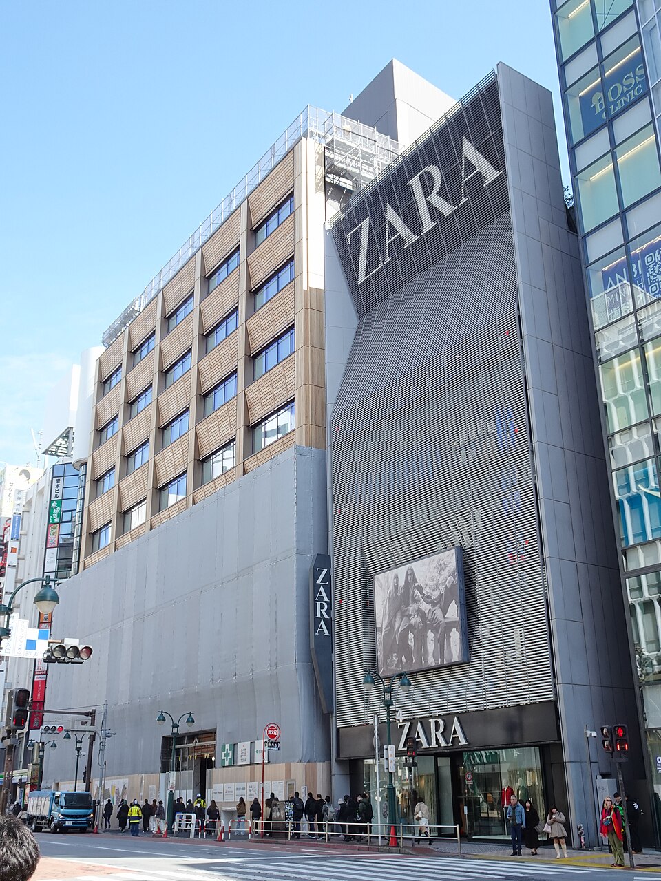 ZARAの看板・ロゴが写った店舗写真